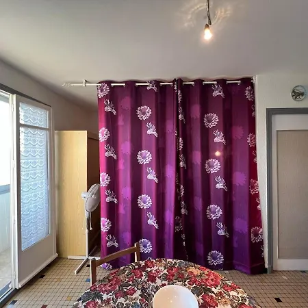 Vue Avec Loggia Et Parking Apartman